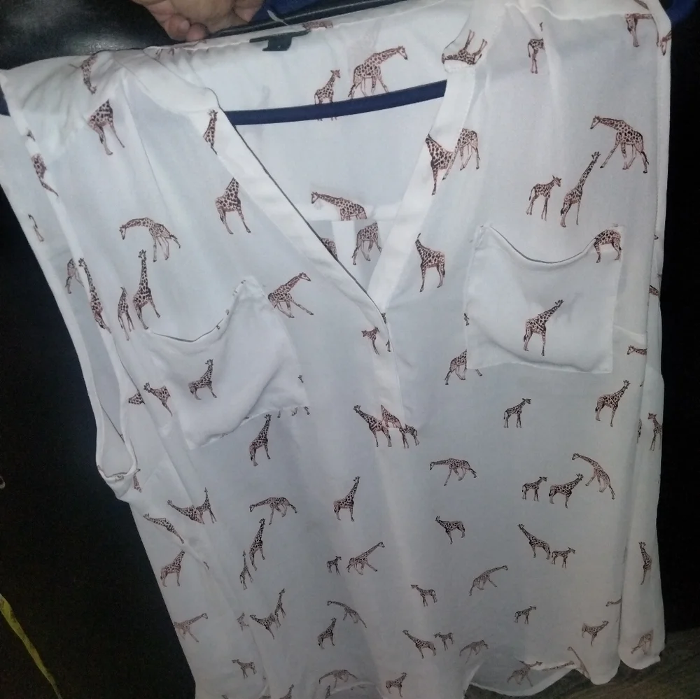 Sleeveless blouse with giraffes by Torrid size 3 Harper - Picture 3 of 3